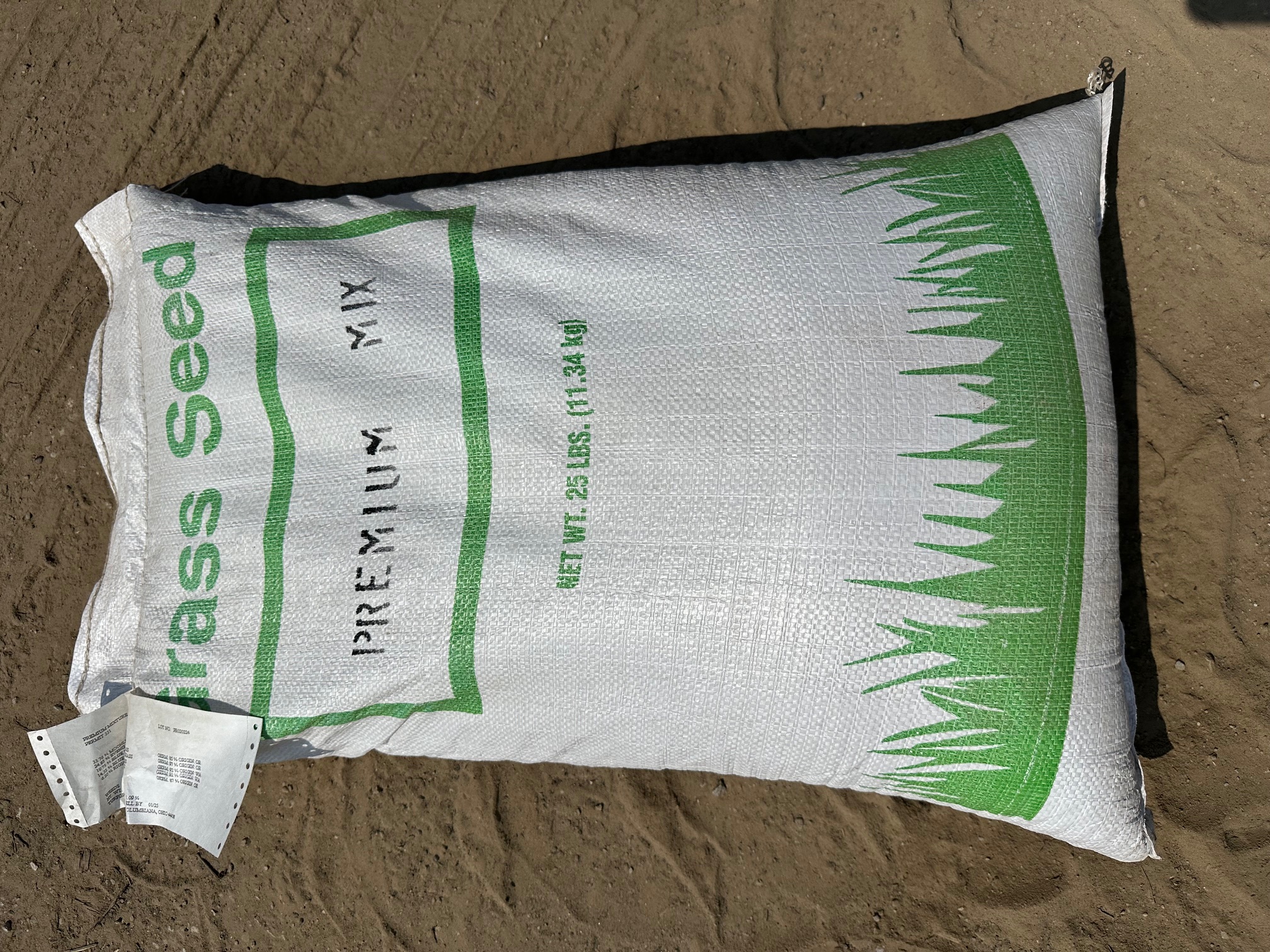 https://shop2.three-z.com/storage/photos/1/Products/Other products image/Premium Mix Grass Seed.jpg